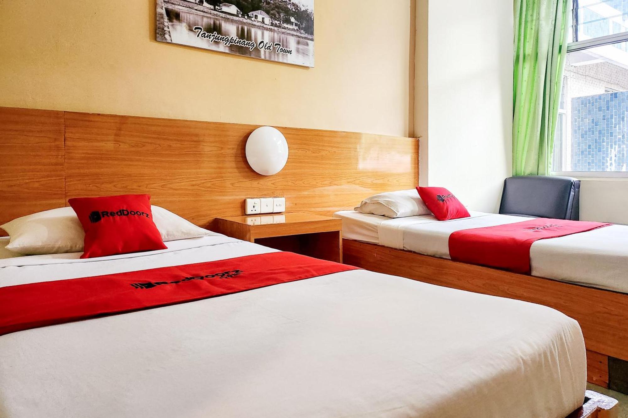 Reddoorz Near Pelabuhan Sri Bintan Pura Tanjungpinang Tanjung Pinang Exterior foto